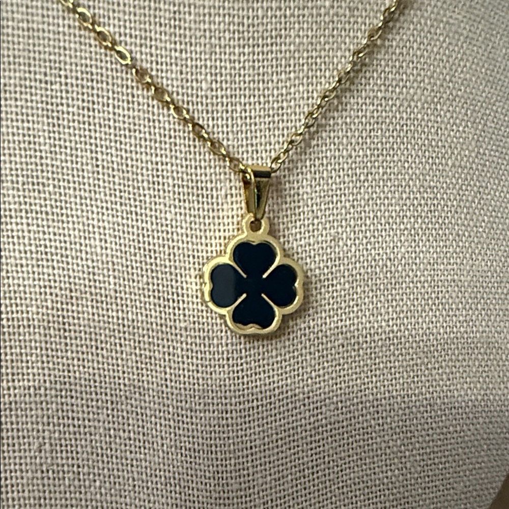 Stainless Steel Gold and Black Clover Necklace and Ring Set - Picture 7 of 7